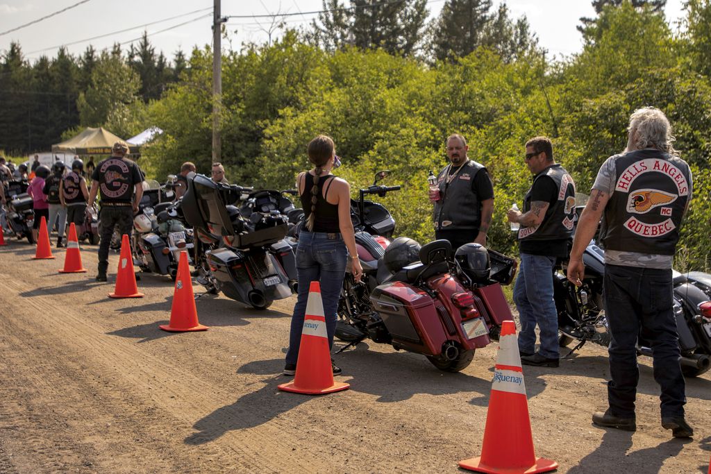 The careful search of the motorcycles forced the bikers to wait for long minutes in the sun.